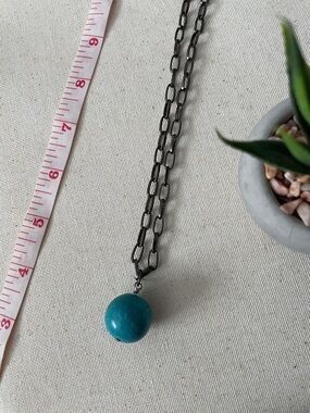 Necklace - round blue stone with chunky chain